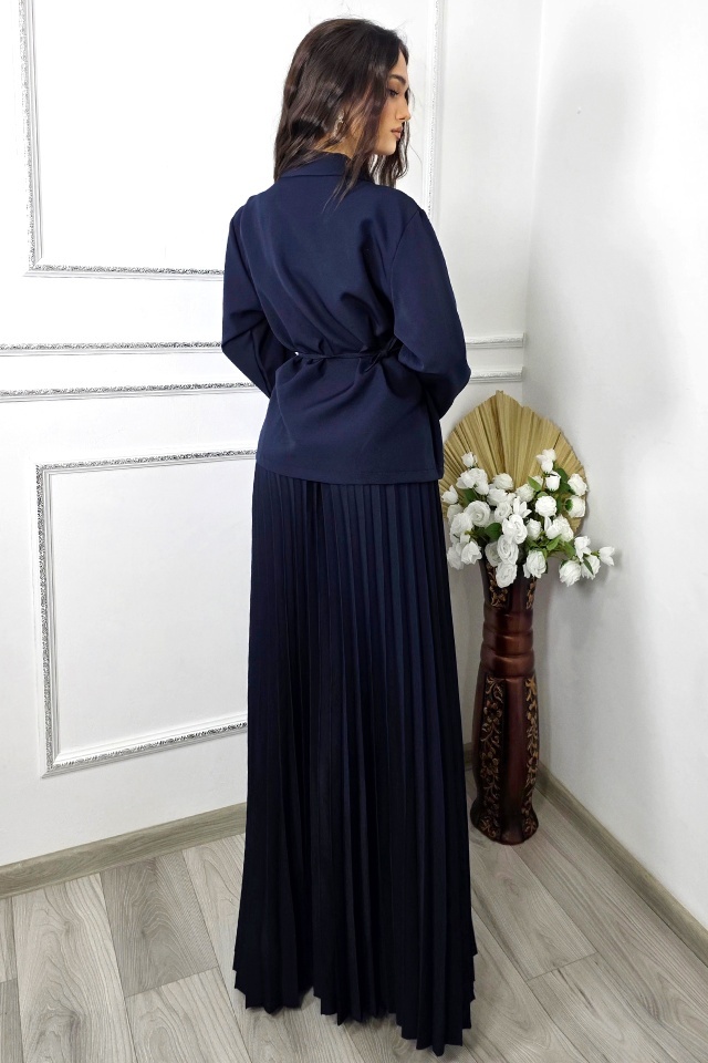 Costum elegant cu brosa LUNIS, fusta plisata si sacou , Bleumarin, Marime S/M/L - 1 | YEO