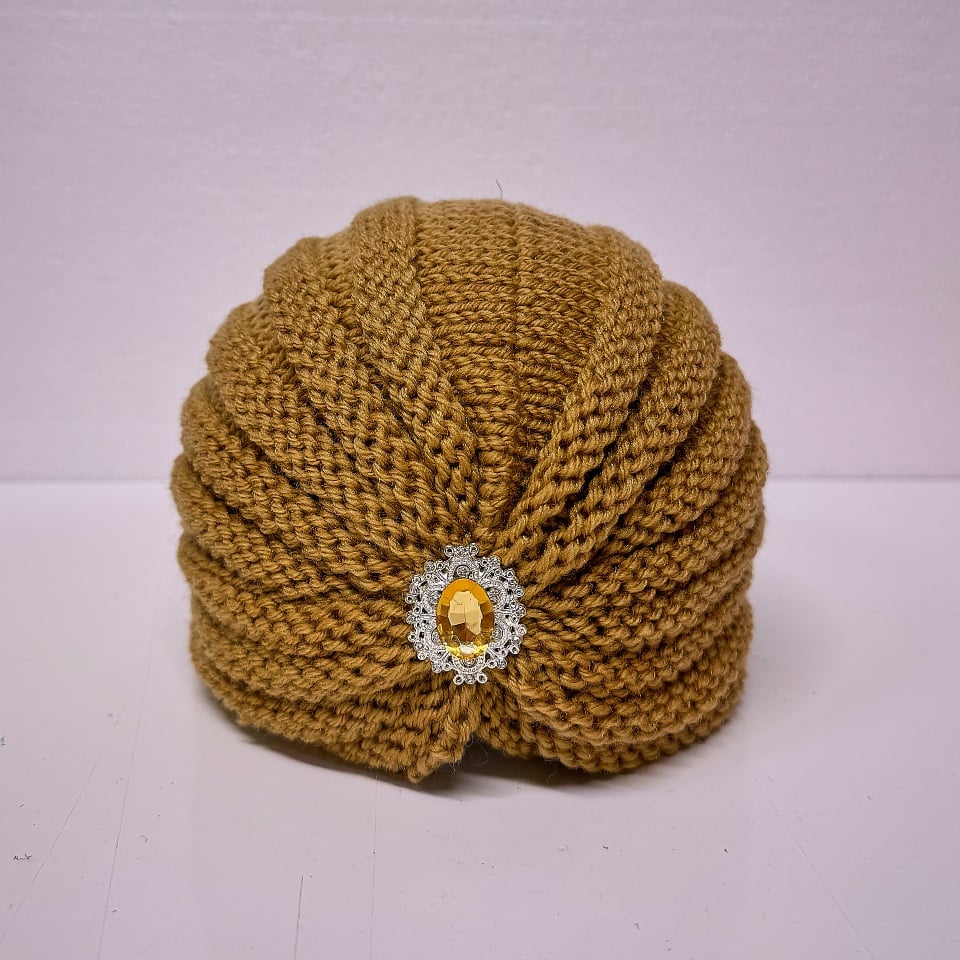 Caciula dama tip turban, NIDEH, cu brosa si textura tricotata, Bej - 1 | YEO