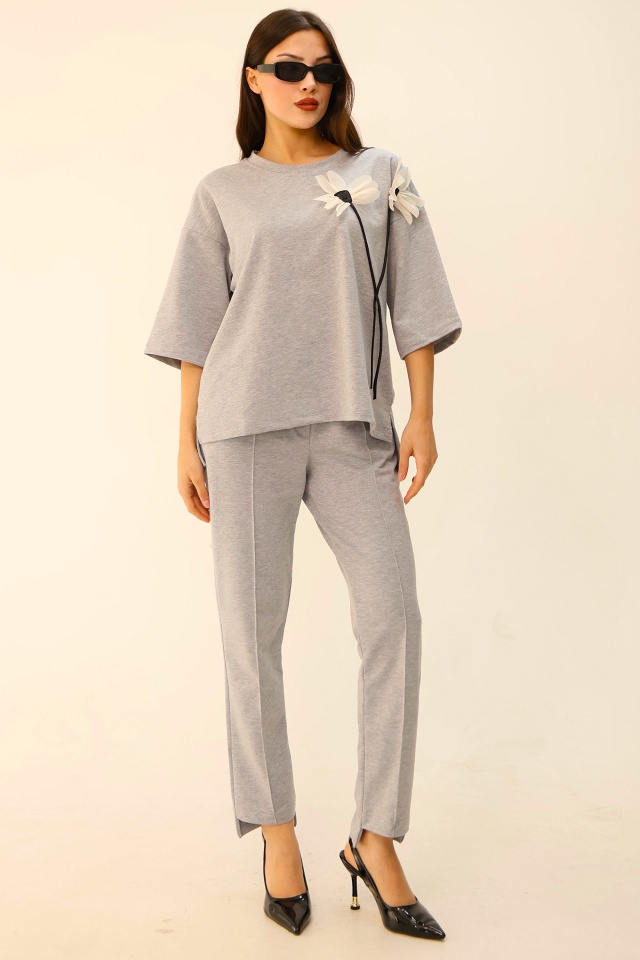 Compleu casual TEXA, pantaloni asimetrici cu tricou si flori in relief, Gri - 3 | YEO