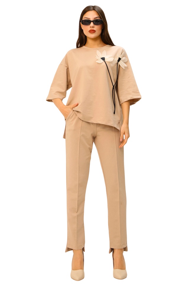 Compleu dama TEXA, pantaloni lejeri si tricou cu flori in relief, Crem
