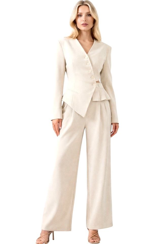 Costum Lareen cu linie moderna si sacou asimetric, decupat in talie, Crem, Marime S/M