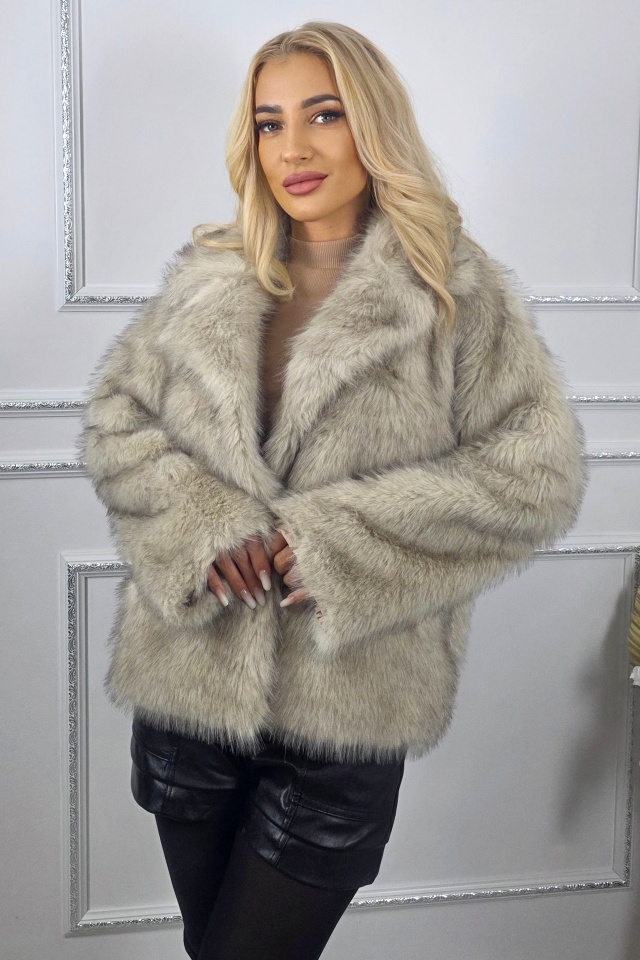 Haina eleganta dama Kasmina, din blana ecologica, croi scurt, Crem, Marime S/M