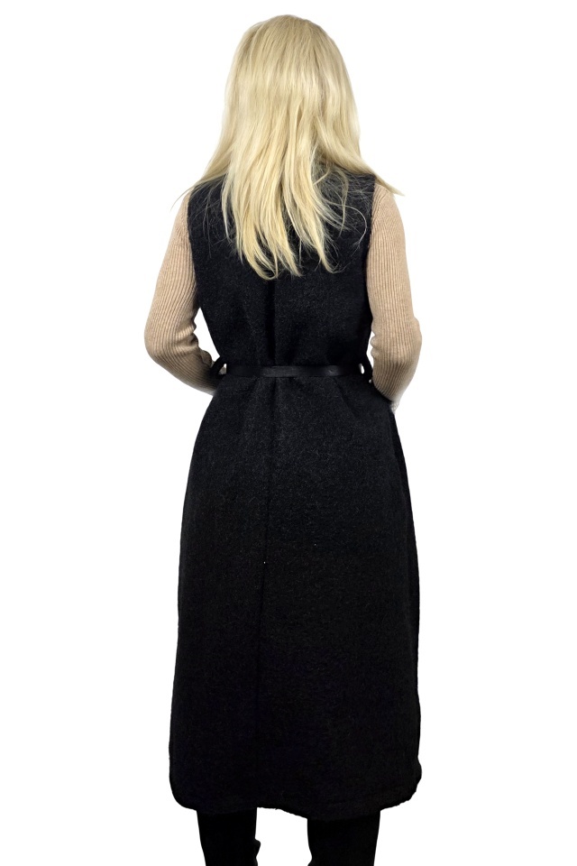 Pardesiu lung fara maneci SILVANA, cu brosa si curea incluse, Negru, Marime S/M/L