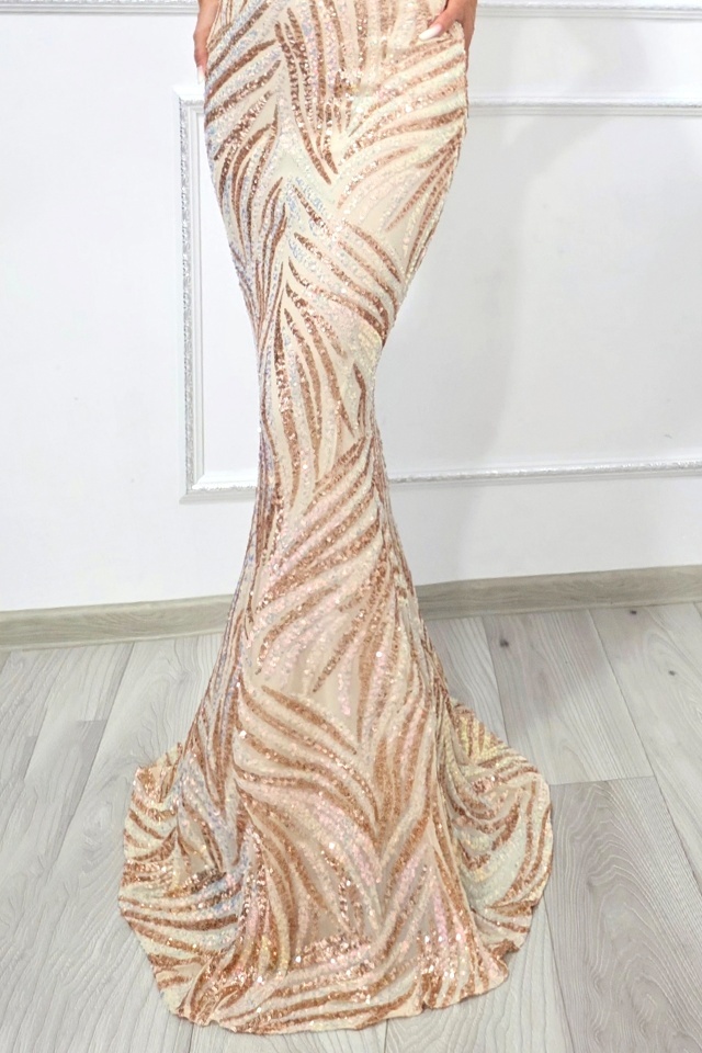 Rochie lunga de seara VaLLia, croi sirena, cu paiete si pene strut, Peach Fuzz