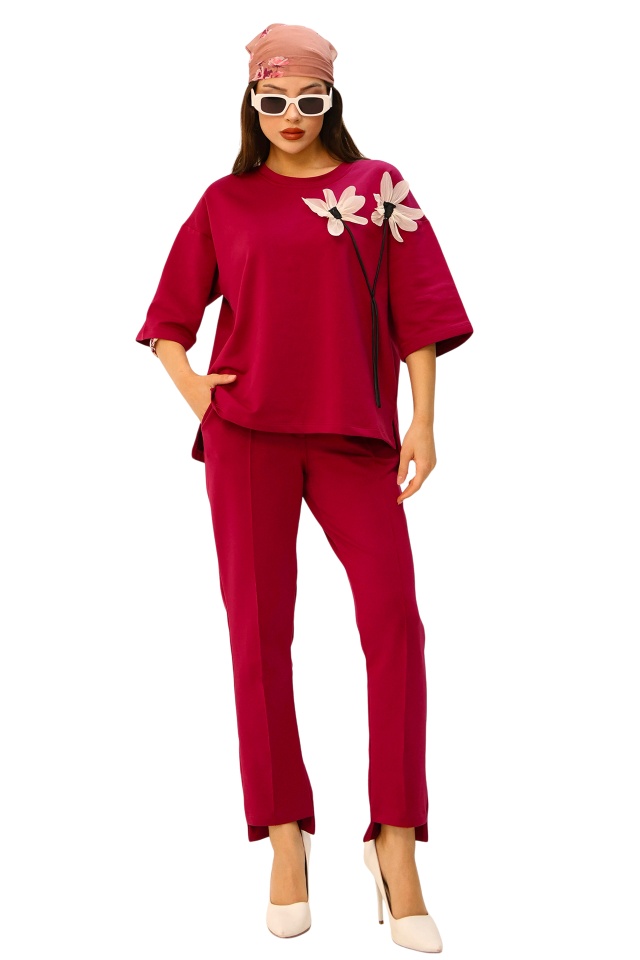 Compleu dama TEXA, pantaloni lejeri si tricou cu flori in relief, Rosu