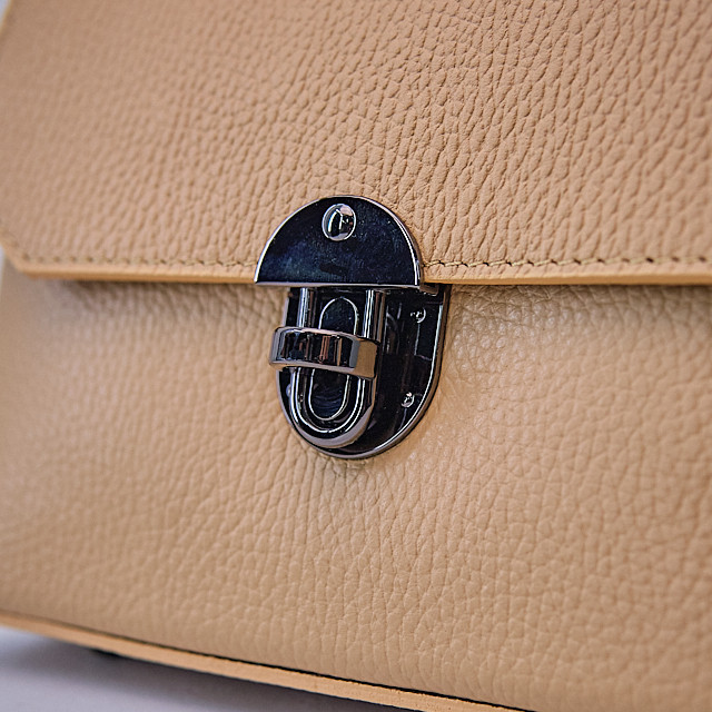 Geanta eleganta, GlamourGrip, din piele naturala, de tip business si curea detasabila, Crem