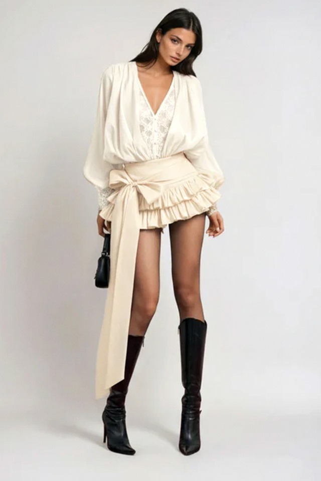 Salopeta cu fusta scurta ECLIPSE, volane, funda si dantela, Crem, Marime S/M