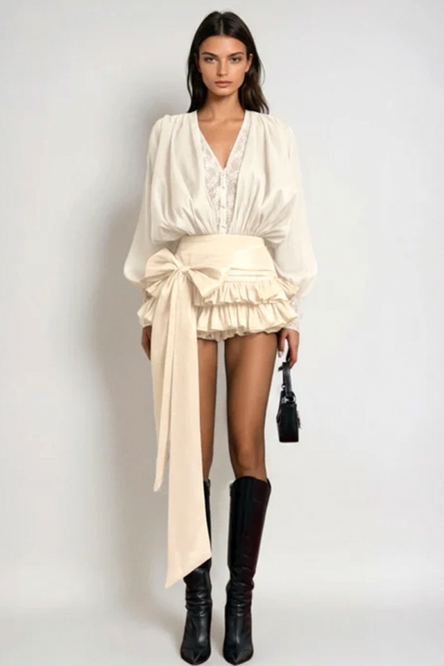 Salopeta cu fusta scurta ECLIPSE, volane, funda si dantela, Crem, Marime S/M