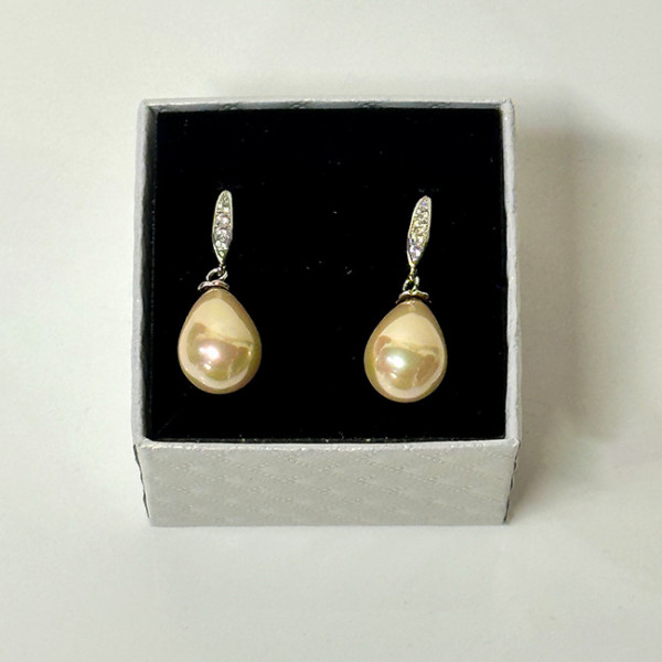 Cercei eleganti Pearls, accesorizati cu perle si pietre semipretioase, in cutie cadou, Auriu
