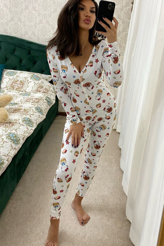 Pijama lunga tip salopeta Vicky, cu maneca lunga, inchidere cu nasturi si imprimeuri diverse, colorate, Kitty, Marime S/M/L