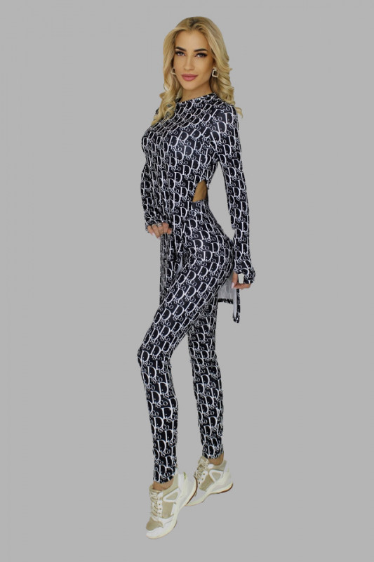 Compleu din doua piese Wonder Disco, imprimeu cu tonuri realiste, bluza cu slituri laterale si pantaloni cu textura elastica, Negru