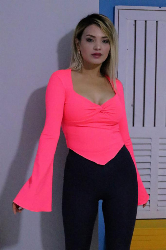 Bluza asimetrica Diandra, cu maneca tip clopot si decolteu Queen Anne, Roz