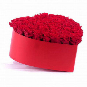 Aranjament floral in cutie inima cu trandafiri de sapun, Rosu1