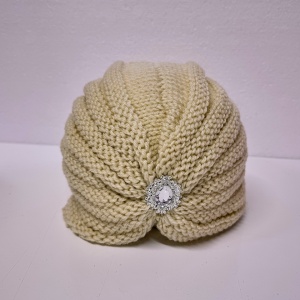 Caciula dama tip turban, NIDEH, cu brosa si textura tricotata, Crem