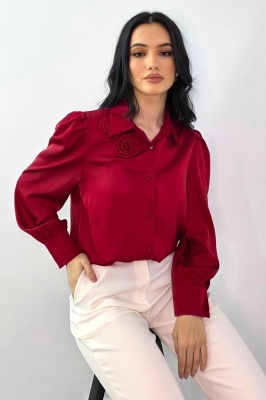 Camasa eleganta AVELA, cu brosa florala nedetasabila, Rosu, Marime S/M