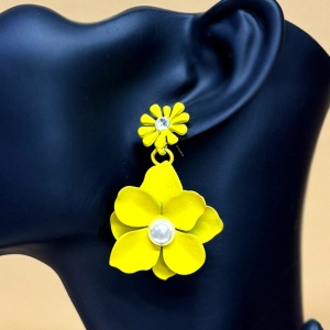 Cercei lungi Theona, design floral, cu tija si pietre artizanale, Galben 1