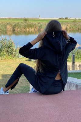 Compleu de catifea Erica, pantaloni cu fermoar pe picior si bluza in doua variante de purtare (cu gluga sau cu guler/rever), Negru, Marime S/M 1