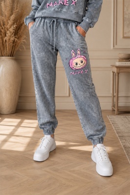 trening LABUBU dama gri din doua piese, cu pantaloni jogger