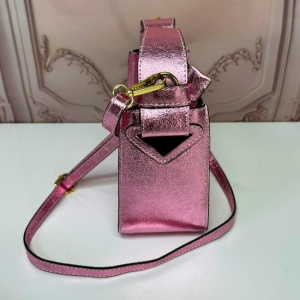 Geanta eleganta ChicCarry Metalizat, din piele naturala si curea detasabila, Roz lateral