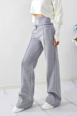 pantaloni de dama vatuiti si evazati