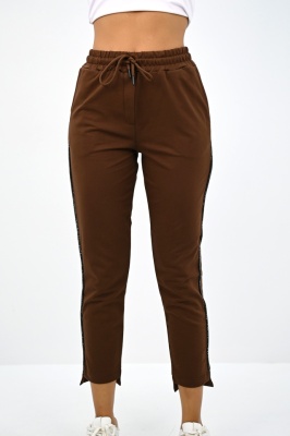 Pantaloni sport FlexLine, cu vipusca in relief si lungime asimetrica, Maro fata