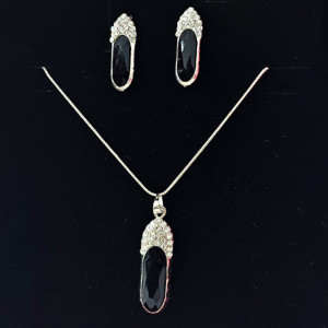 Set accesorii Feeling, din inox, cu cercei, lantisor si pandativ cu cristale, in cutie eleganta, Trust argintiu/negru 1