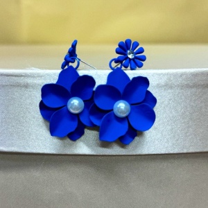Cercei lungi Theona, design floral, cu tija si pietre artizanale, Albastru Royal 3