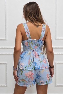 Compleu dama floral cu volane si pantaloni scurti lejeri detaliu spate