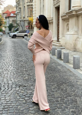 Compleu  dama Miana, tricotat cu bluza petrecuta si pantalon evazat, Roz-somon1