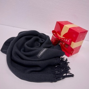 Fular lung Cassy, tip esarfa, cu franjuri, ambalat in cutie premium cadou, 185x90cm, Negru