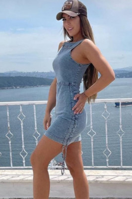 Rochie sport de blugi Melissa, cu snururi oversize laterale4