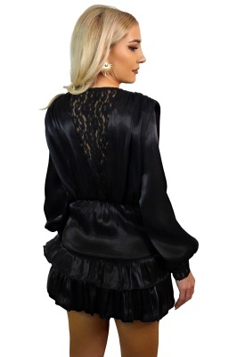 salopeta neagra cu design sofisticat si volane