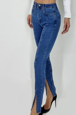 Blugi dama Tessa, regular fit , cu talie medie, decupati in partea de jos si cusaturi contrastante