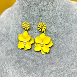 Cercei lungi Theona, design floral, cu tija si pietre artizanale, Galben 3
