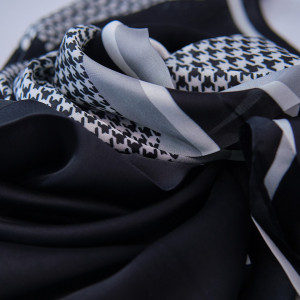 Esarfa Soft, cu imprimeu si matase satinata, in cutie eleganta, Negru, 70x70 cm 4