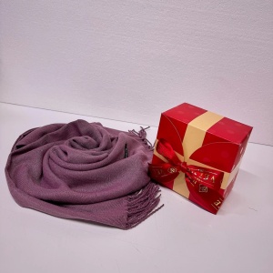 Fular lung Cassy, tip esarfa, cu franjuri, ambalat in cutie premium cadou, 185x90cm, Mov prafuit