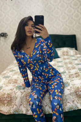 Pijama lunga tip salopeta Vicky, cu maneca lunga, inchidere cu nasturi si imprimeuri diverse, colorate, Blue Mice1