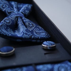Set 3 piese Mistery, pentru barbati, papion, butoni si batista din stofa, albastru cu imprimeu bleumarin deschis, MS105