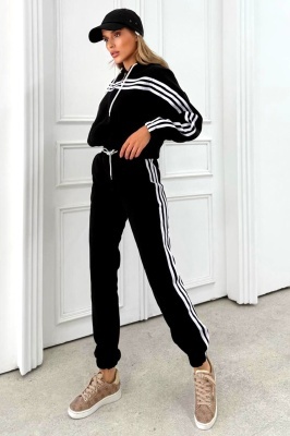 trening negru foarte gros detaliu spate