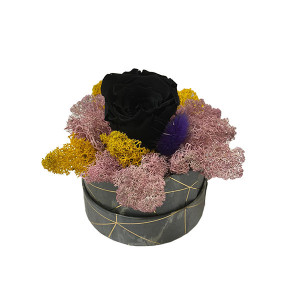 Aranjament Floral, cutie cu trandafir criogenat pe pat de licheni naturali stabilizati 5