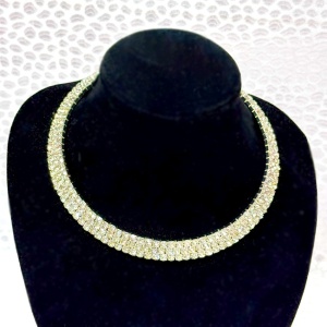 choker lat pentru ocazii speciale