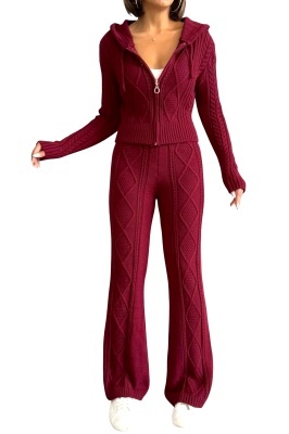 compleu tricotat si pantaloni evazati visiniu