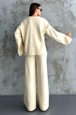 compleu de dama pe alb din tricot
