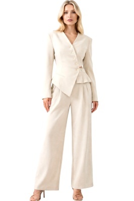 costum feminin cu sacou cambrat si pantaloni largi