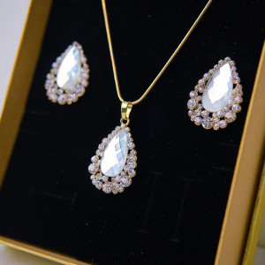 Set accesorii Feeling, din inox, cu cercei, lantisor si pandativ cu cristale, in cutie eleganta, Gold Drop 1