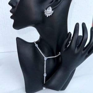 Set accesorii Feeling, lantisor cu cristale din zirconiu si cercei, in cutie eleganta, Argintiu 3