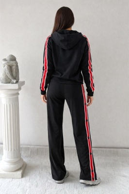 trening dama cu aspect urban detaliu spate