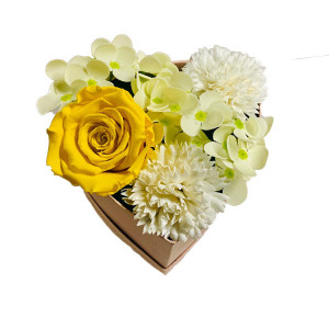5 Aranjament Floral, cutie inima cu trandafir criogenat, cu decor de hortensii si garoafe de sapun