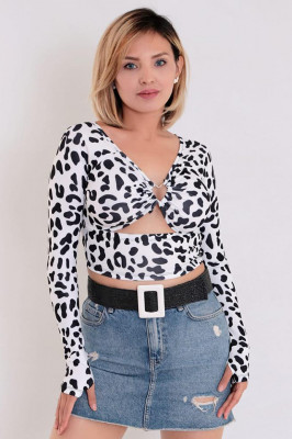 Bluza crop Lina, cu decupaje frontale si maneca lunga cu fenta pentru deget, White spots
