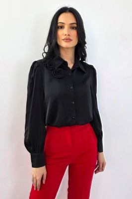 Camasa eleganta AVELA, cu brosa florala nedetasabila, Negru, Marime S/M